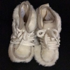 Baby gap fur booties